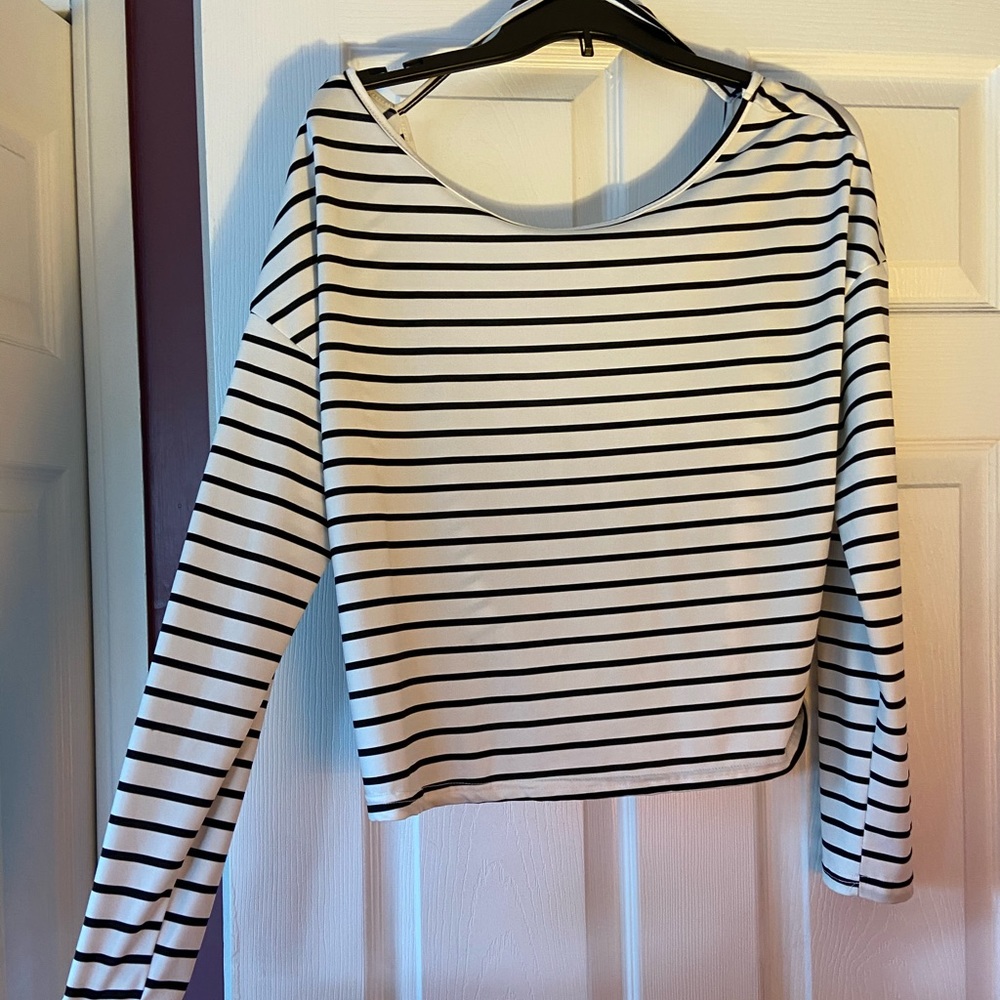 SHEIN OPEN BACK BLACK AND WHITE KNOT TOP